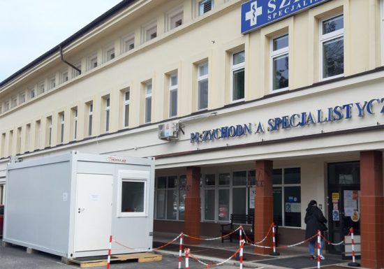 Testy na koronawirusa w szpitalu w nowym punkcie