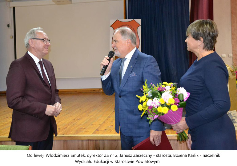 Od lewej: Włodzimierz Smutek, dyrektor ZS nr 2, Janusz Zarzeczny - starosta, Bożena Karlik - naczelnik Wydziału Edukacji w Starostwie Powiatowym