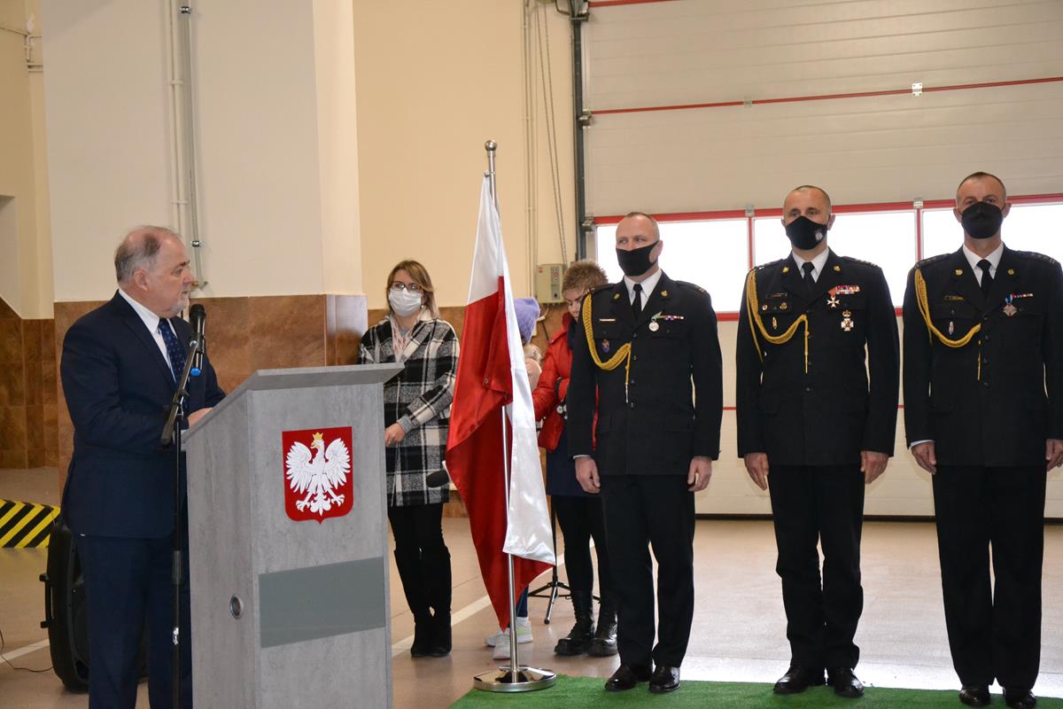 Uroczysty apel z okazji powołania komendanta powiatowego Państwowej Straży Pożarnej w Stalowej Woli. 