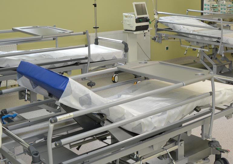 Więcej szpitalnych łóżek dla pacjentów z COVID-19
