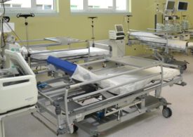 Kolejne łóżka w szpitalu dla pacjentów z COVID-19